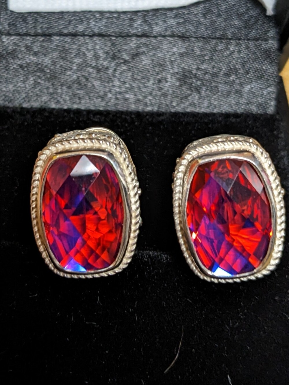 Sarda Silver Stud Earrings With Quartz